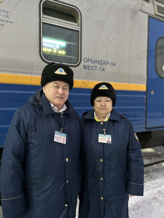 You are currently viewing Экспресс для двоих: больше 20 лет супруги Кумысбаевы вместе работают проводниками в одном вагоне