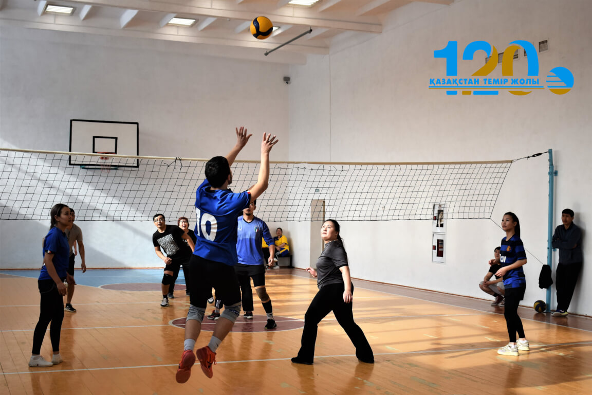 Read more about the article Зал кричит, трясется пол – мы играем в волейбол!