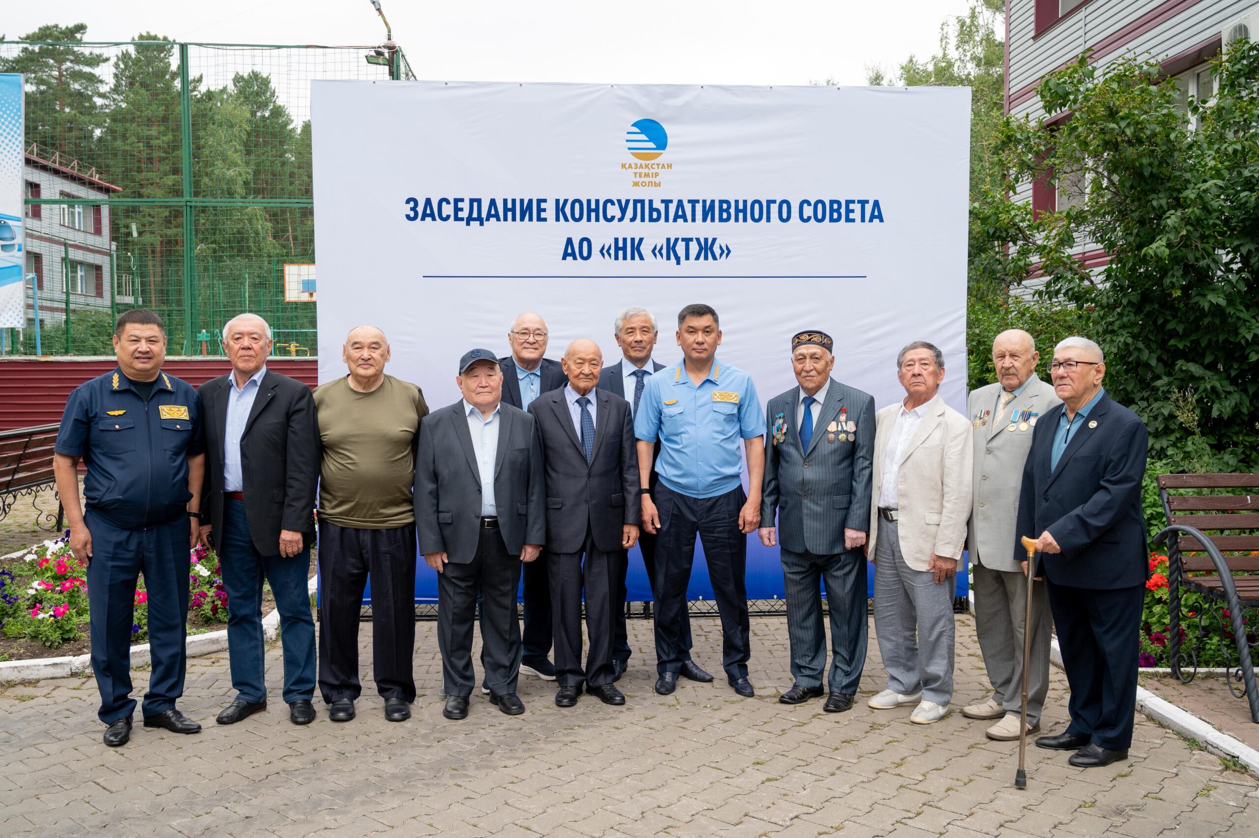 Вы сейчас просматриваете ҚТЖ Басқарма төрағасы теміржол саласының ардагерлерімен кездесті