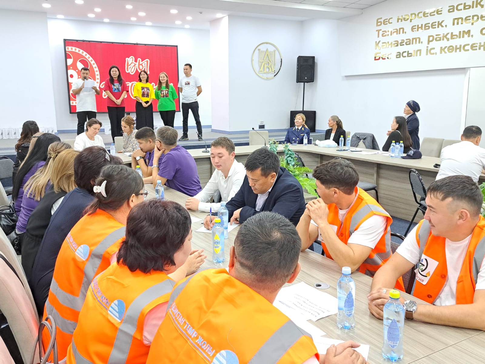 Вы сейчас просматриваете Еңбек ұжымының мүддесі бәрінен жоғары