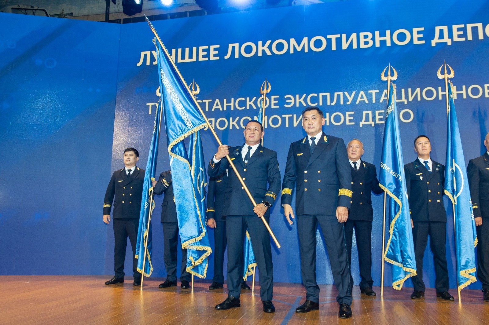 Вы сейчас просматриваете ҚТЖ-ның үздік қызметкерлері мемлекеттік және ведомстволық наградалармен марапатталды