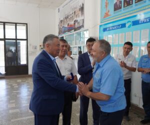 Сыр теміржолшыларына серпін берді