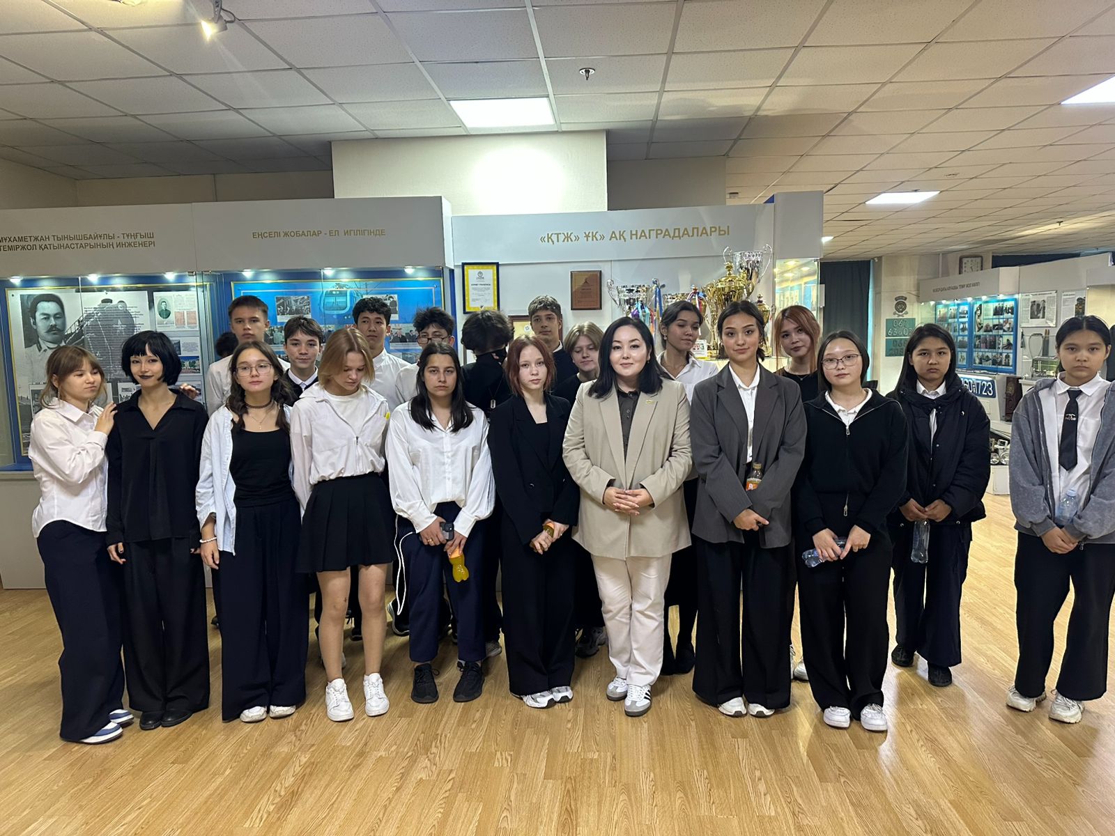 Вы сейчас просматриваете 100-ден астам студен ҚТЖ-ның орталық музейінде болды