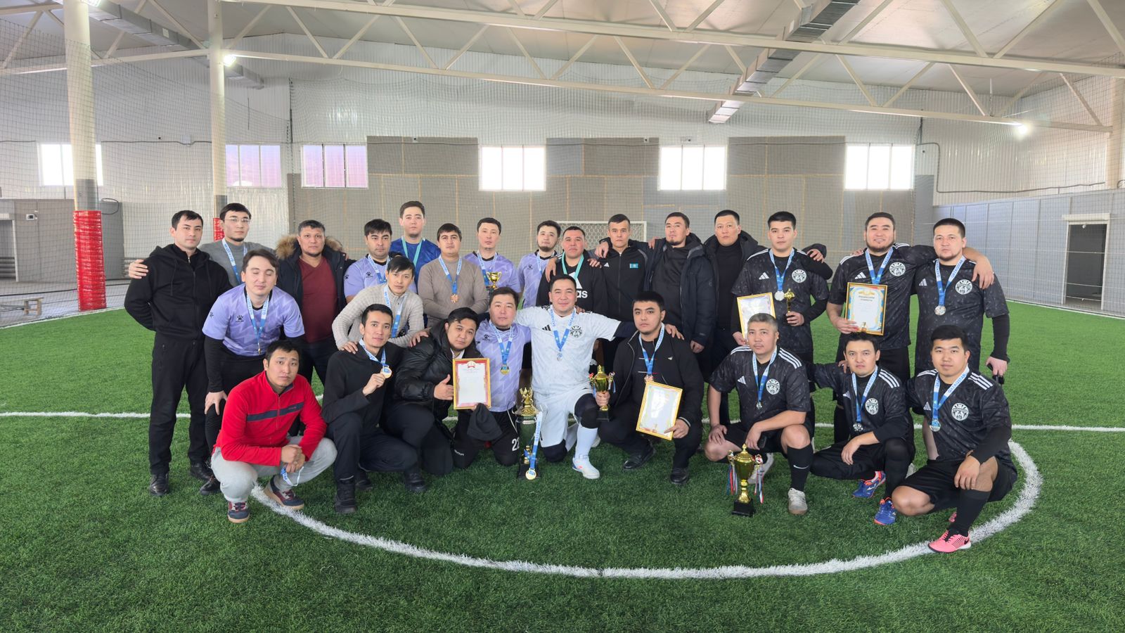 Вы сейчас просматриваете Ақтөбе станциясында теміржолшылар арасында футболдан турнир өтті