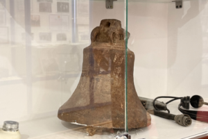 Метоллоломнан табылған жез қоңырау