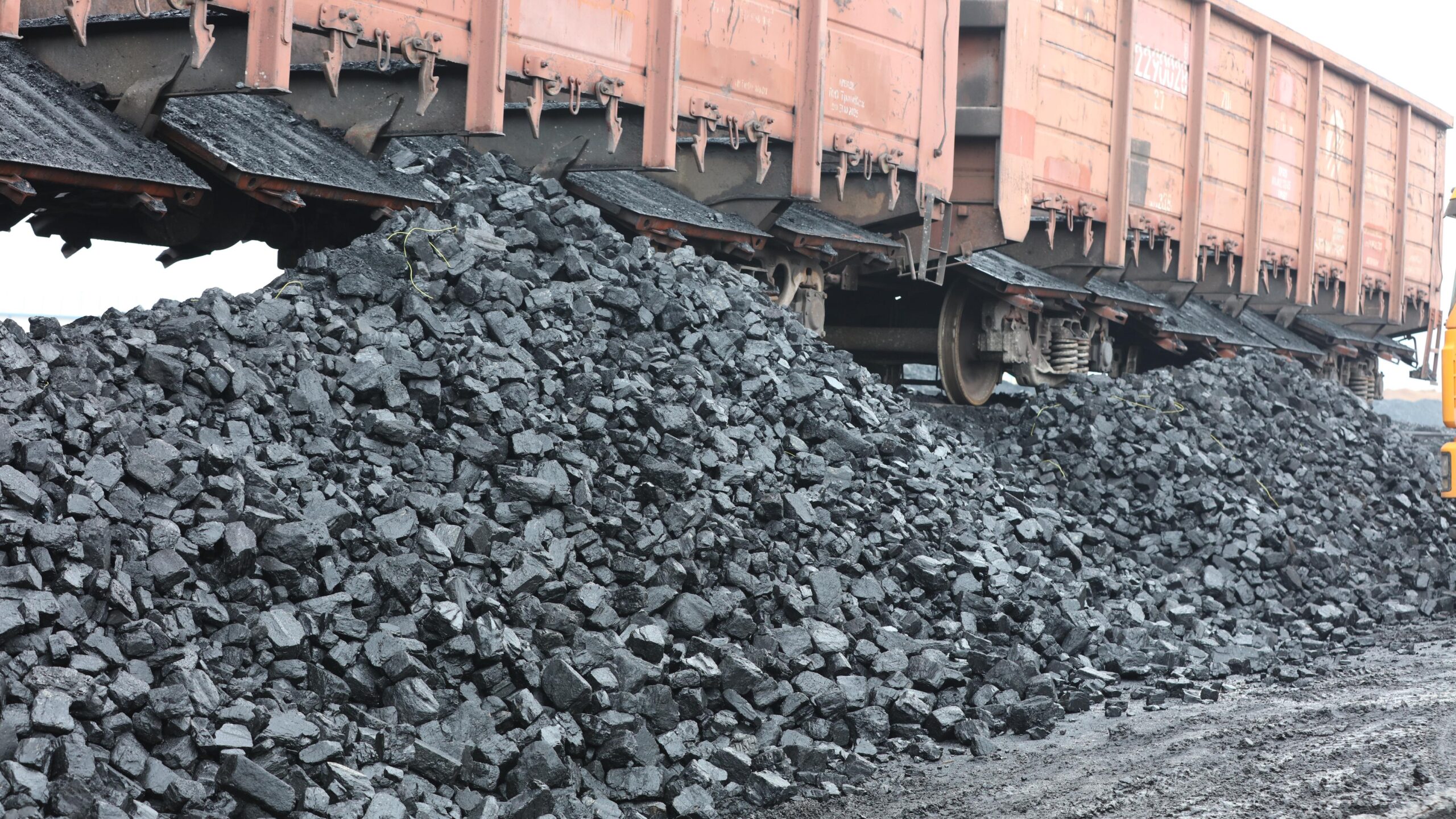 Вы сейчас просматриваете Жылыту маусымы басталғалы ҚТЖ желісімен 54,3 млн тоннадан астам көмір тасымалданды