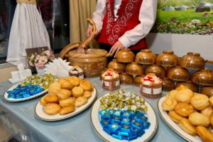 Наурыз мерекесіне орай безендірілген пойыздар елордадан Шымкент пен Көкшетауға жолға шықты